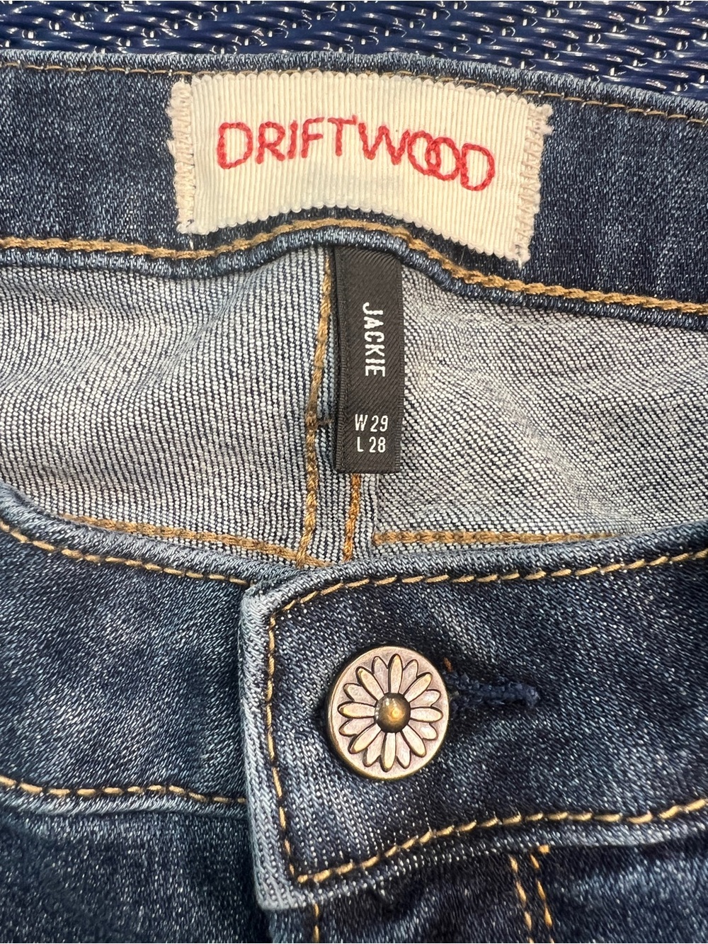 DRIFTWOOD Women’s Embroidered Floral Cropped Jeans Frayed Hem 29 - Picture 5 of 9